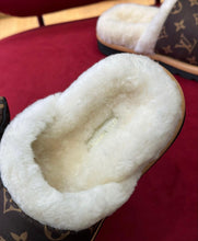 Load image into Gallery viewer, Slipper Pillow Mules
