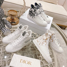 Load image into Gallery viewer, Walk n Dior
