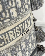 Load image into Gallery viewer, Bubble Bucket Bag
