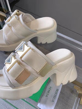 Load image into Gallery viewer, Flash Sandals

