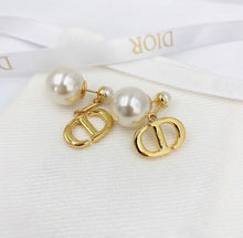 Load image into Gallery viewer, Pearl Earrings
