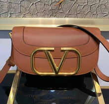 Load image into Gallery viewer, Supervee Crossbody Bag
