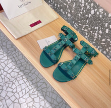 Load image into Gallery viewer, Roman Stud Flat Sandals
