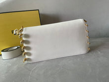 Load image into Gallery viewer, Brooch Baguette
