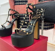 Load image into Gallery viewer, Rockstud Platform Sandals
